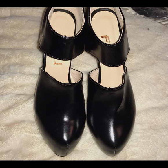 f5j nwot black platforms w/ zipper 6 1/2. - Picture 5 of 11